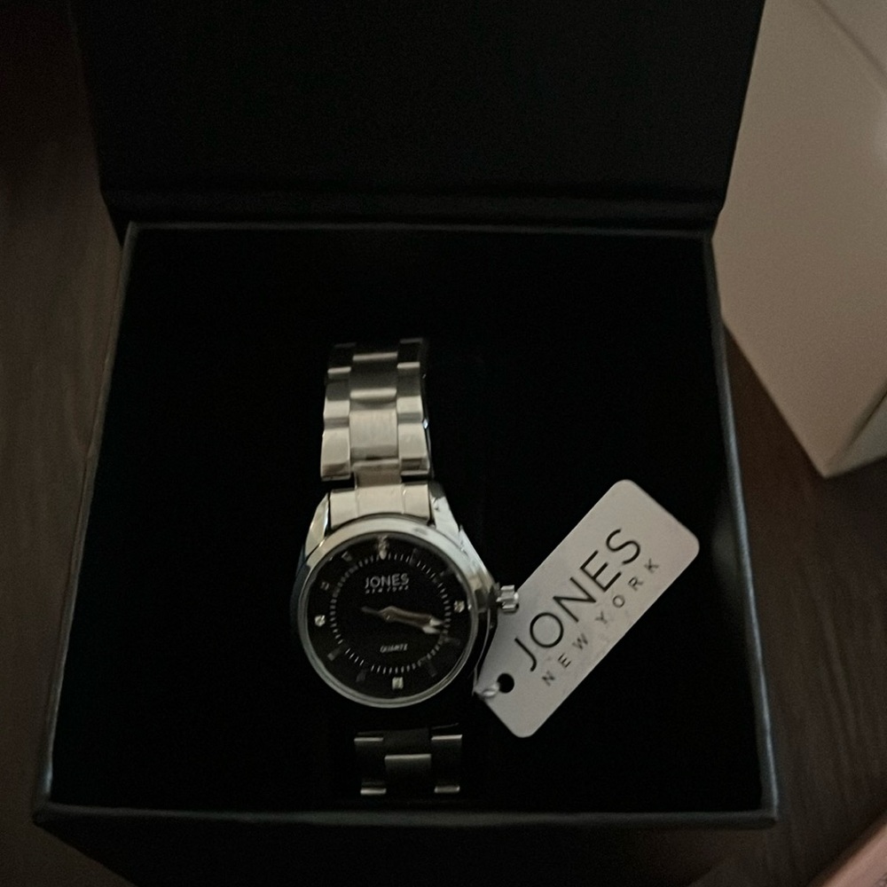 New never worn in box silver watch